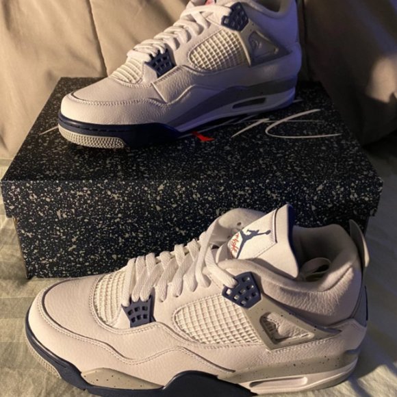 Air Jordan 4 Retro midnight navy main image 4